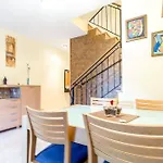 Illa Sistach Rentals: Casa Con Piscina Comunitaria דירה *