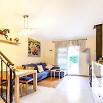 Illa Sistach Rentals: Casa Con Piscina Comunitaria דירה ל'אסטרטיט