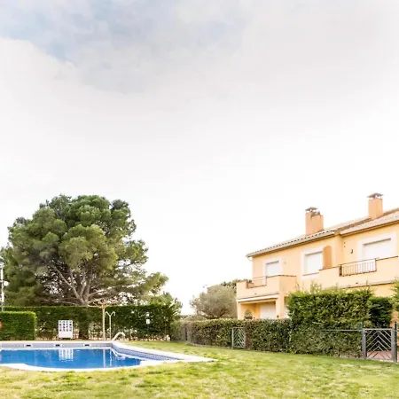 Apartment Illa Sistach Rentals: Casa Con Piscina Comunitaria *