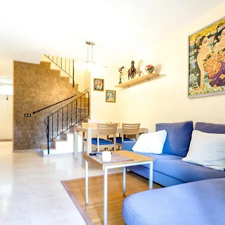 Illa Sistach Rentals: Casa Con Piscina Comunitaria Apartment *